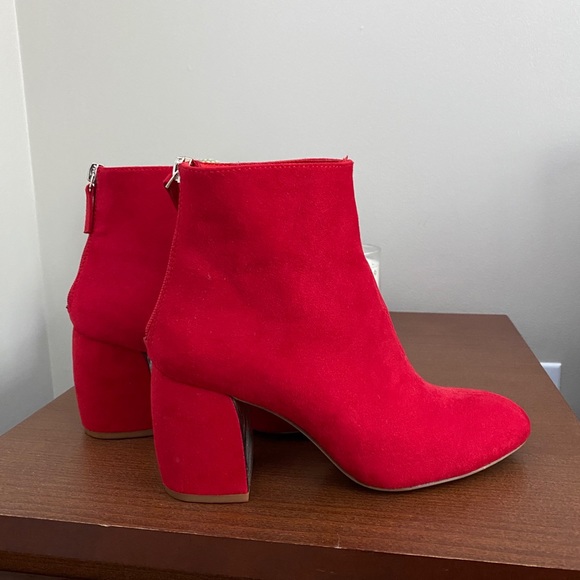 Stradivarius Red Velvet Booties - Picture 6 of 6